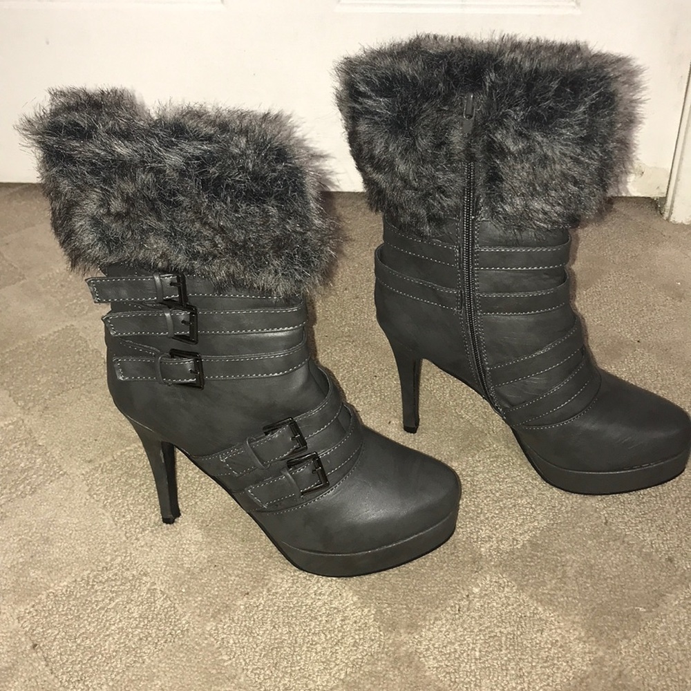 NWT Twisted - Grey Low Calf Boots w faux fur 7.5